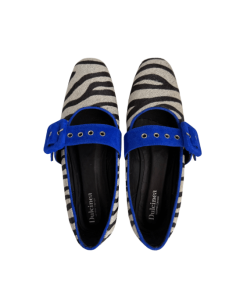 Alternative view of Mafaldas Carmela cebra azul